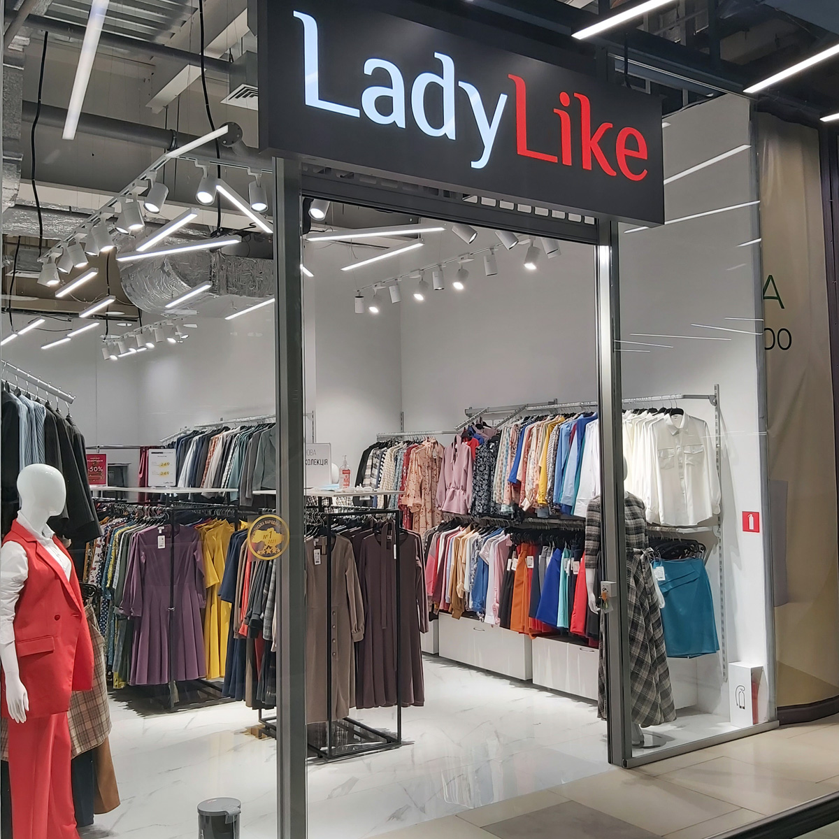 Магазин LadyLike в ТЦ Oasis  на 2-ом этаже